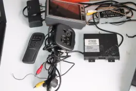 Lcm0565 Audiovox Bundle 5 Inch Navigation Screen With Mount And Cable #