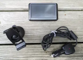 1tv783631 Garmin Nuvi 255w Gps U.s. Canada Mexico Maps With Car Charger And Mount Bundle